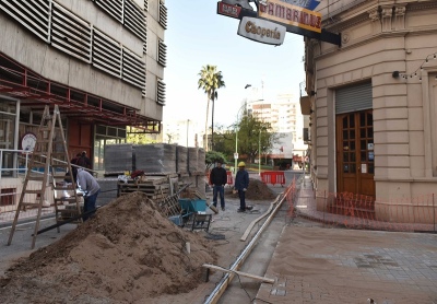 Bahía Blanca: El intendente recorrió la obra de peatonalización en el sector del Mercado Municipal