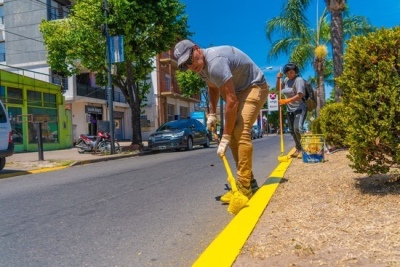 Campana: Realizan nuevos trabajos de demarcación vial en la avenida Varela