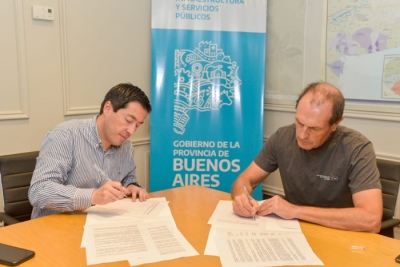 Carlos Casares: Nardini y Stadnik firmaron convenios de obras