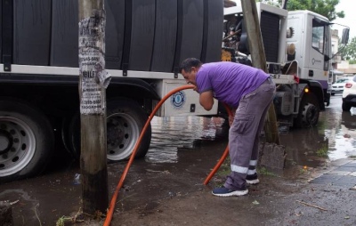 Quilmes: Siguen los trabajos de desobstrucción de sumideros y limpieza de arroyos